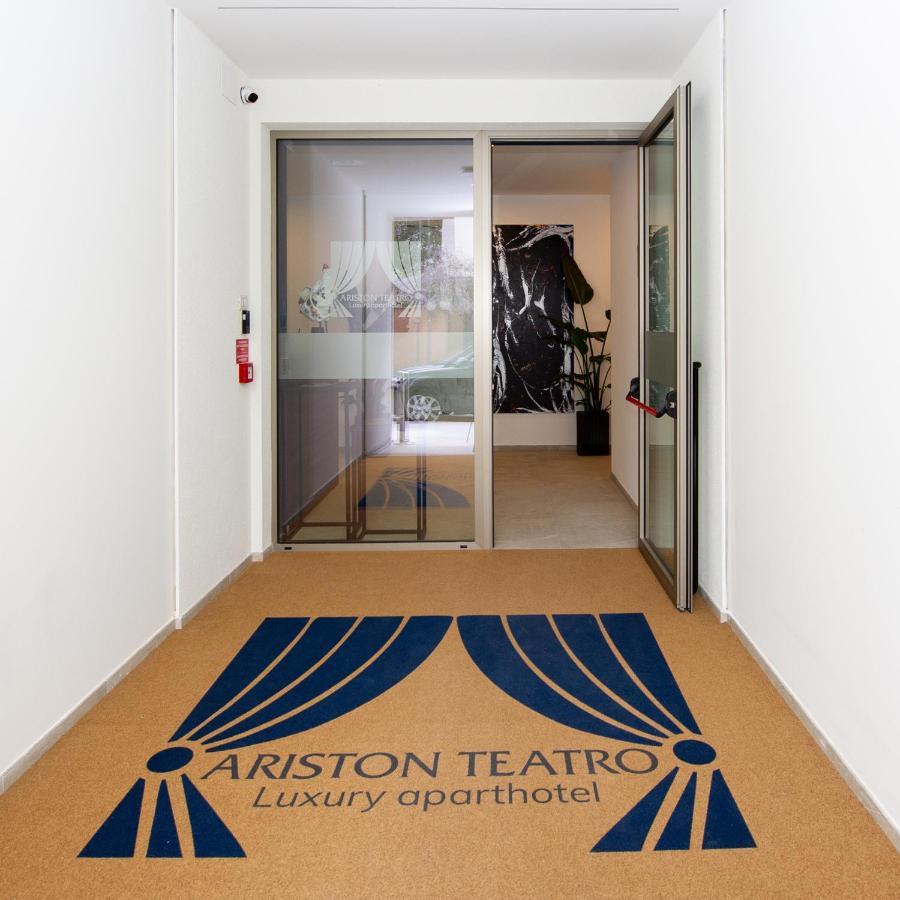 Ariston Teatro Luxury Aparthotel Grado Exterior photo